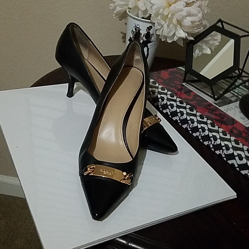 Coach Bowery Pointed Cap Toe Leather Pump